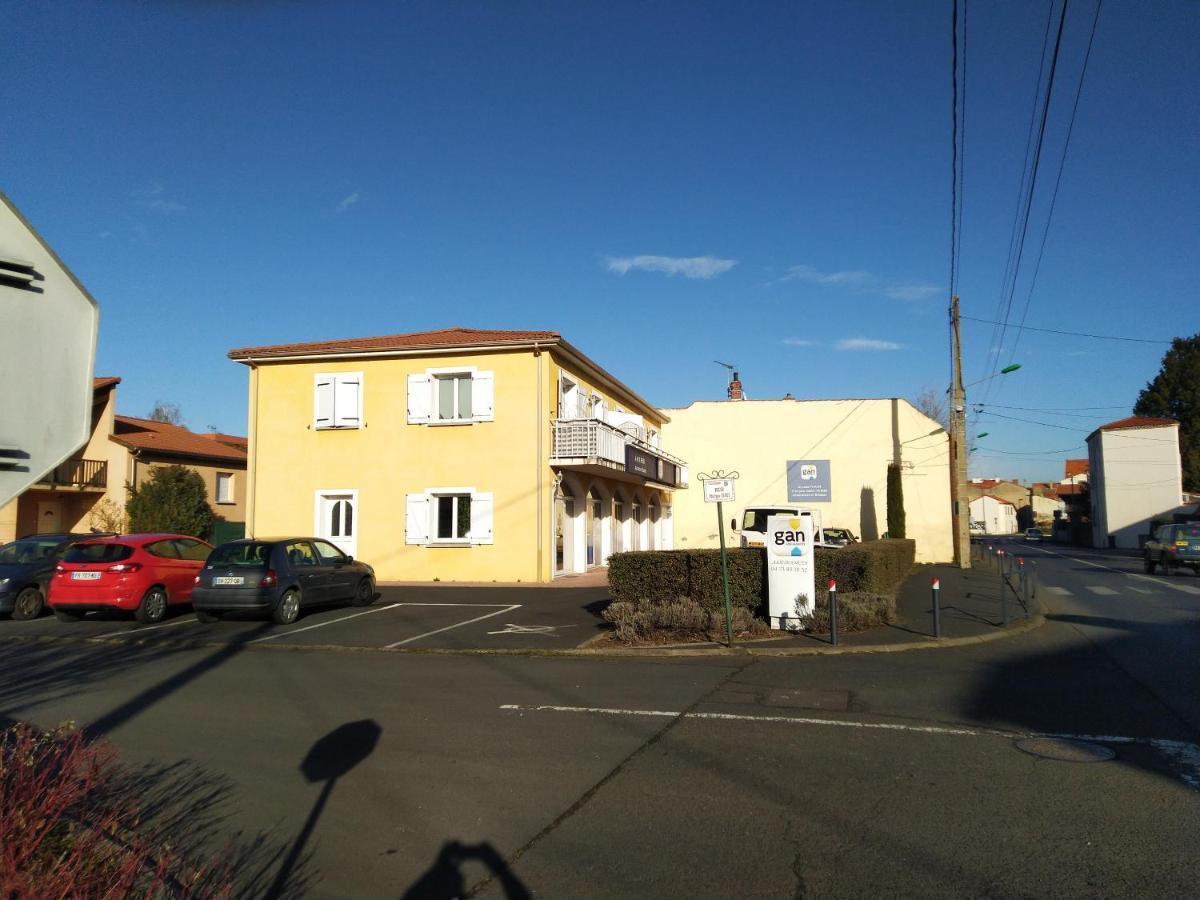 Logis Saint Austremoine Apartment Issoire Bagian luar foto