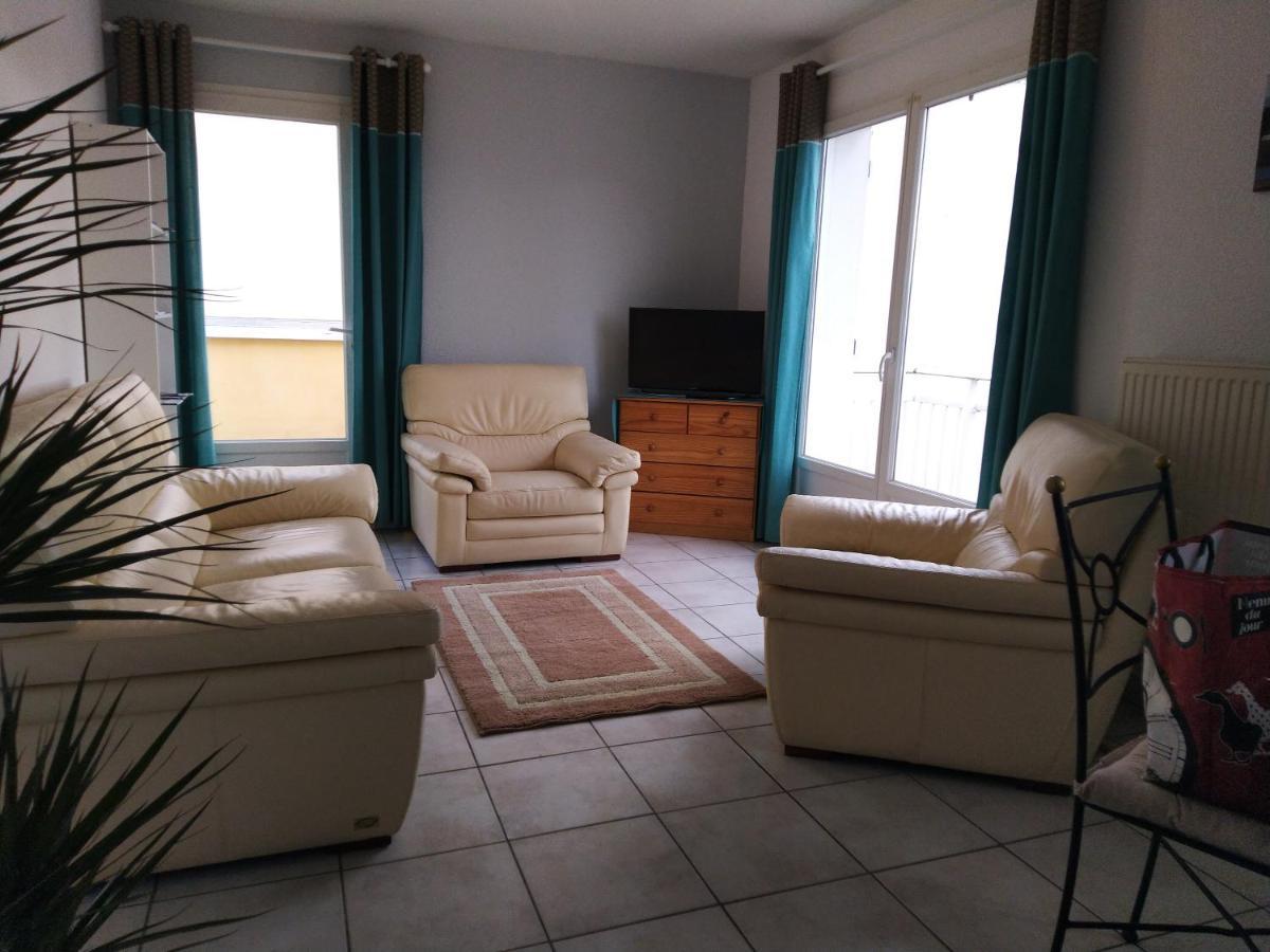 Logis Saint Austremoine Apartment Issoire Bagian luar foto